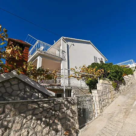 Vlado Lägenhet Trogir